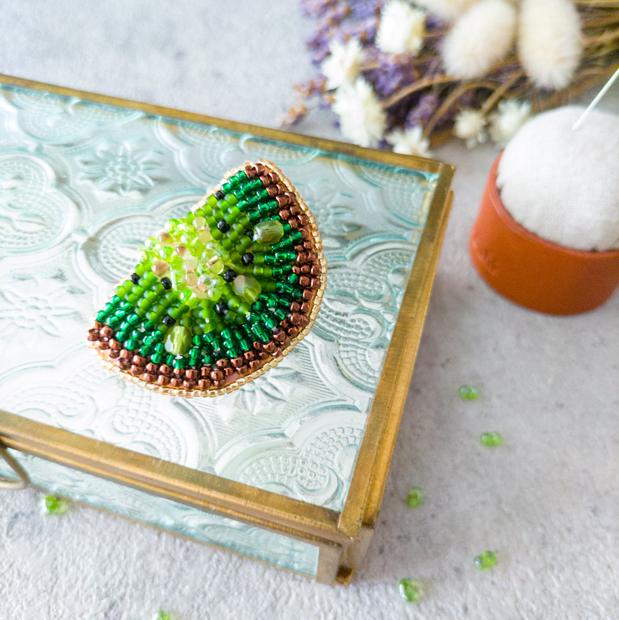 ビーズ刺繍ヘアクリップ - ヘアアクセサリー